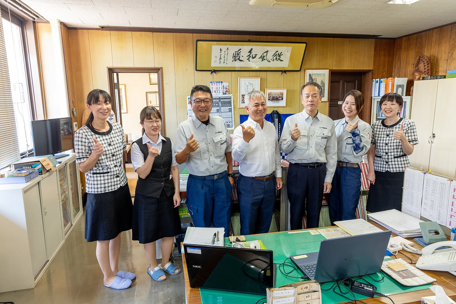 ミツワ興業の代表と社員の写真